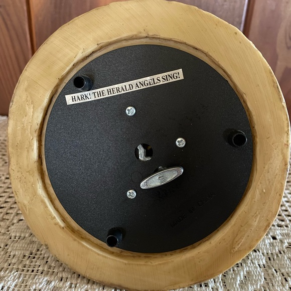 Angel Tree music plays Hark the Herald Angels Sing - Picture 4 of 4